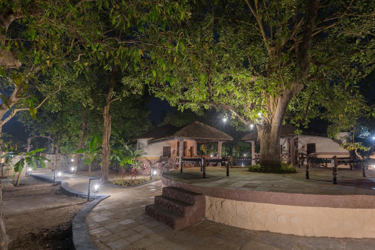 Sterling Padam Pench Hotel Khawāsa Exterior foto