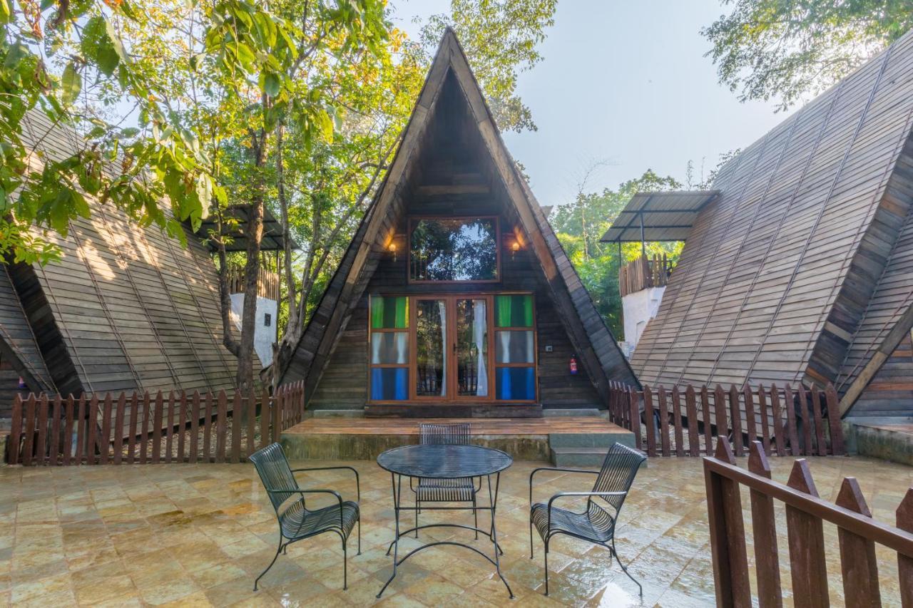 Sterling Padam Pench Hotel Khawāsa Exterior foto